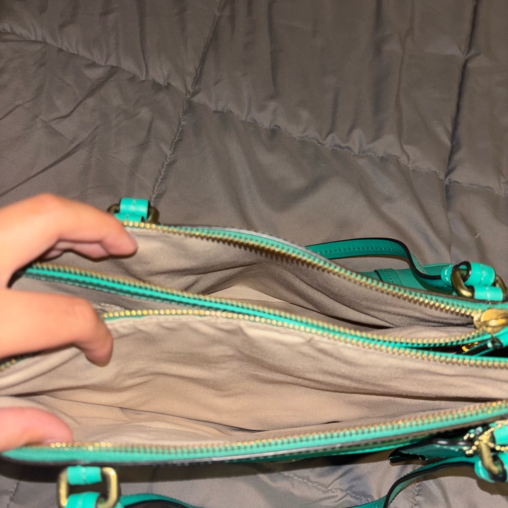 Coach F25669 Peyton leather jordan double zip carryall - Picture 5 of 8